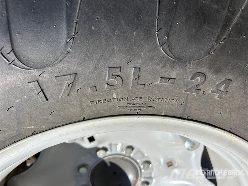 Massey Ferguson 1742 4WD Utility Tractor Trattori compatti