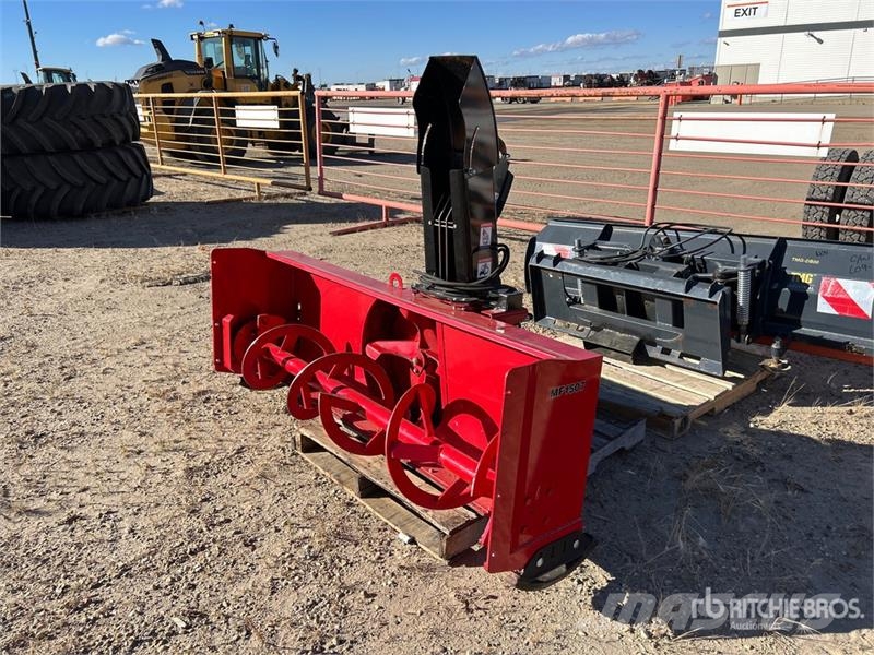 Massey Ferguson 1742 4WD Utility Tractor Trattori compatti