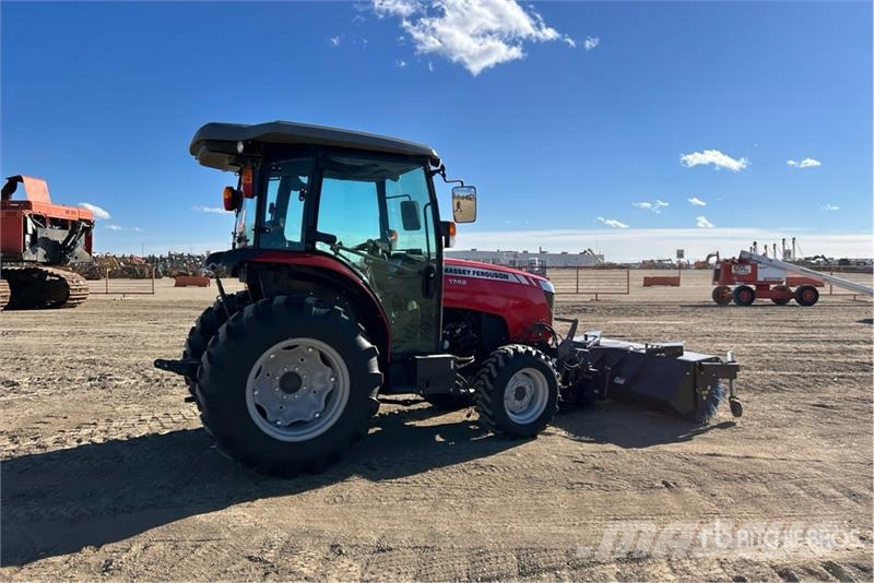 Massey Ferguson 1742 4WD Utility Tractor Trattori compatti