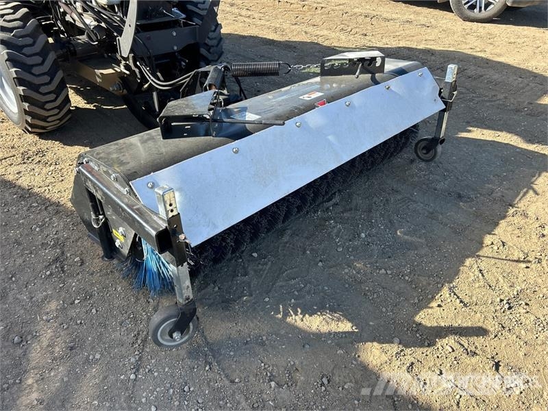 Massey Ferguson 1742 4WD Utility Tractor Trattori compatti