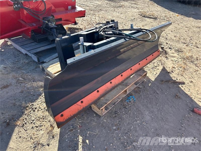 Massey Ferguson 1742 4WD Utility Tractor Trattori compatti