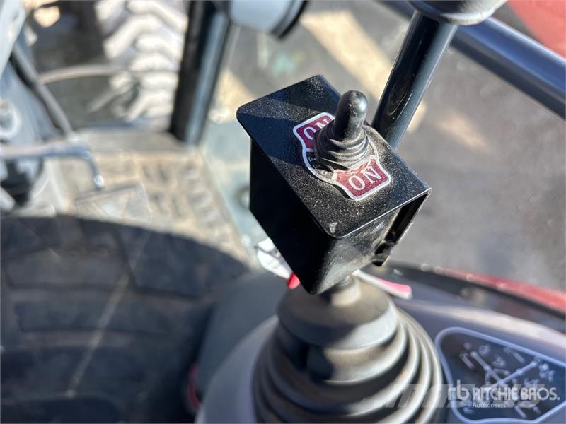 Massey Ferguson 1742 4WD Utility Tractor Trattori compatti