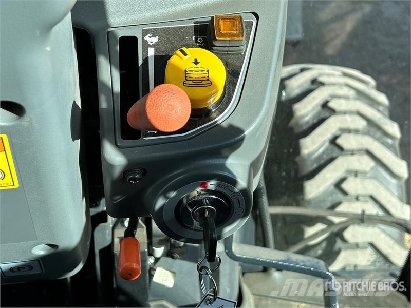 Massey Ferguson 1742 4WD Utility Tractor Trattori compatti