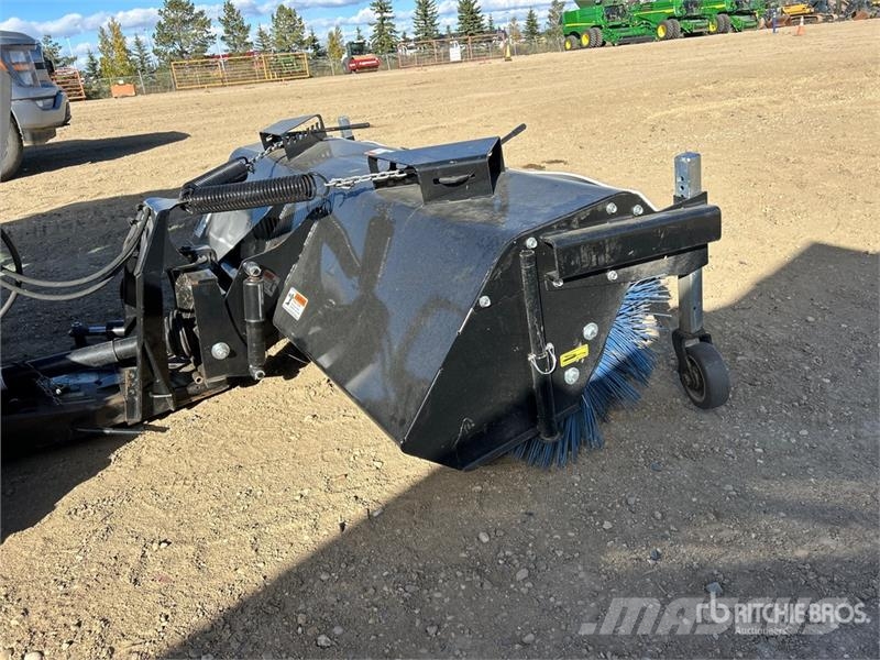 Massey Ferguson 1742 4WD Utility Tractor Trattori compatti