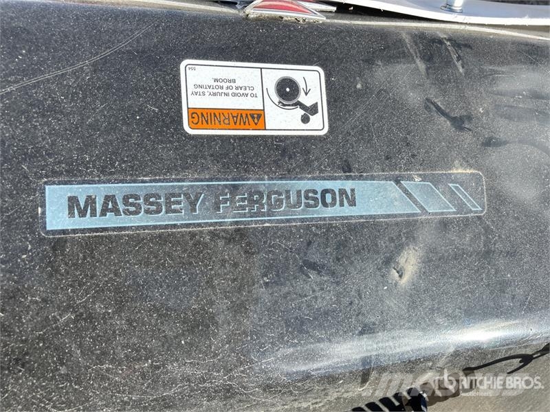 Massey Ferguson 1742 4WD Utility Tractor Trattori compatti