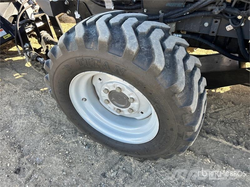 Massey Ferguson 1742 4WD Utility Tractor Trattori compatti