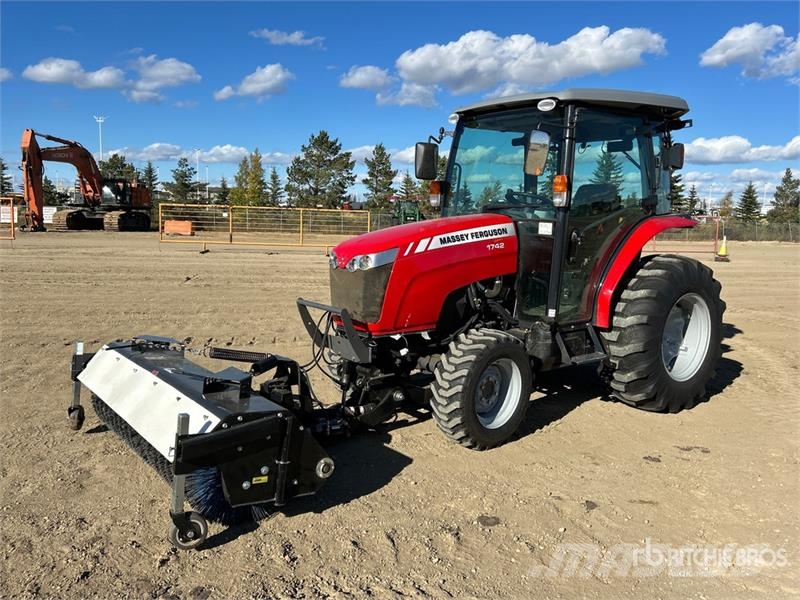 Massey Ferguson 1742 4WD Utility Tractor Trattori compatti