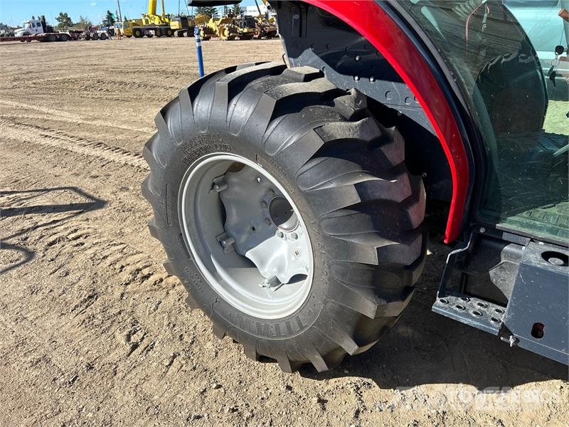 Massey Ferguson 1742 4WD Utility Tractor Trattori compatti