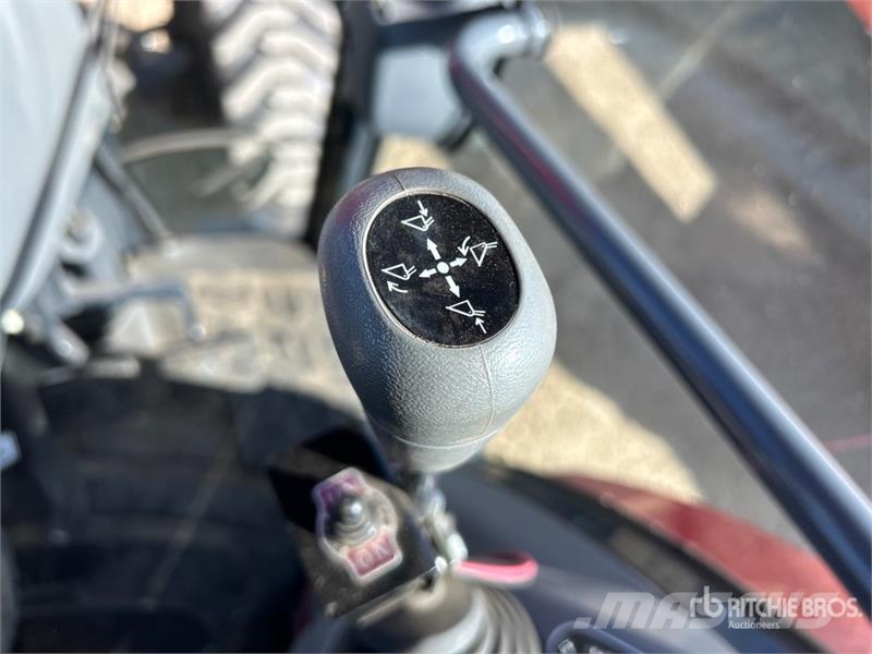 Massey Ferguson 1742 4WD Utility Tractor Trattori compatti