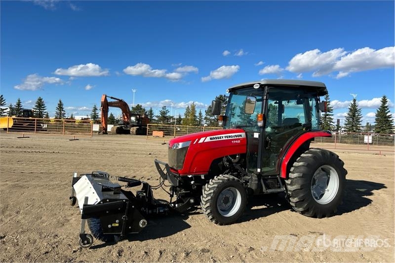 Massey Ferguson 1742 4WD Utility Tractor Trattori compatti