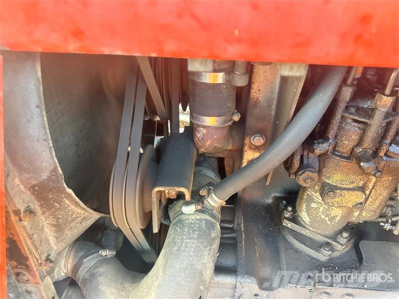 Massey Ferguson 2705 2WD Tractor Tracteur