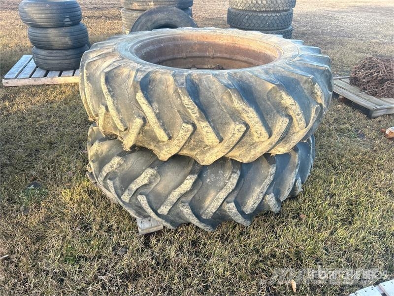 Massey Ferguson 2705 2WD Tractor Tracteur