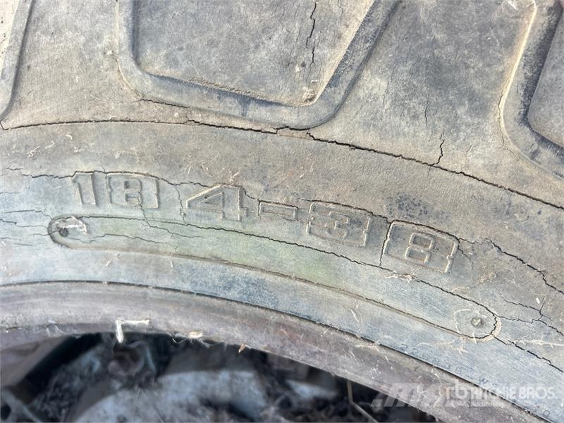 Massey Ferguson 2705 2WD Tractor Tracteur