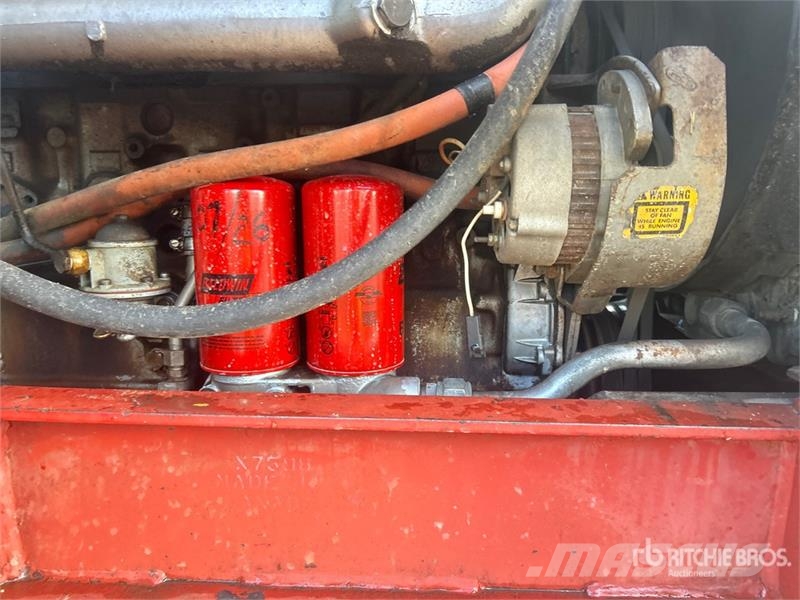 Massey Ferguson 2705 2WD Tractor Tracteur