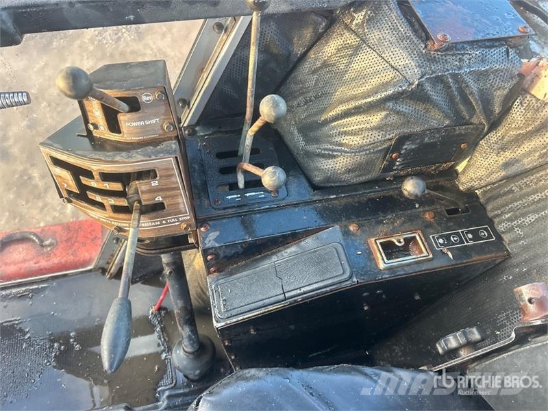 Massey Ferguson 2705 2WD Tractor Tracteur