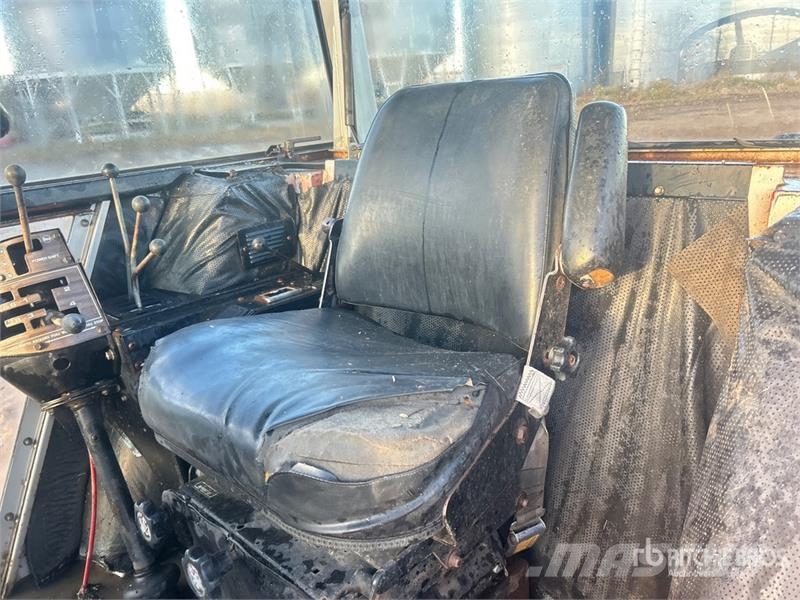 Massey Ferguson 2705 2WD Tractor Tracteur