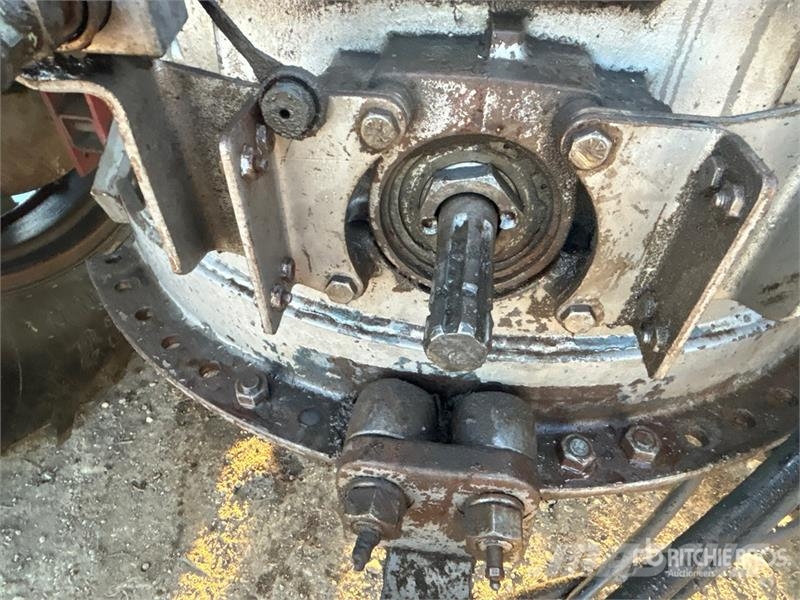 Massey Ferguson 2705 2WD Tractor Tracteur