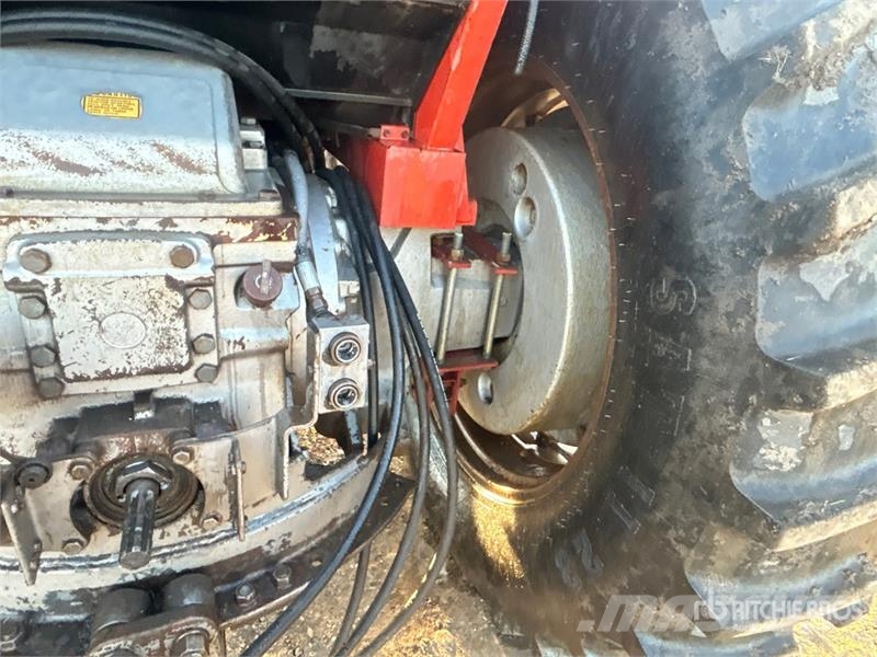Massey Ferguson 2705 2WD Tractor Tracteur