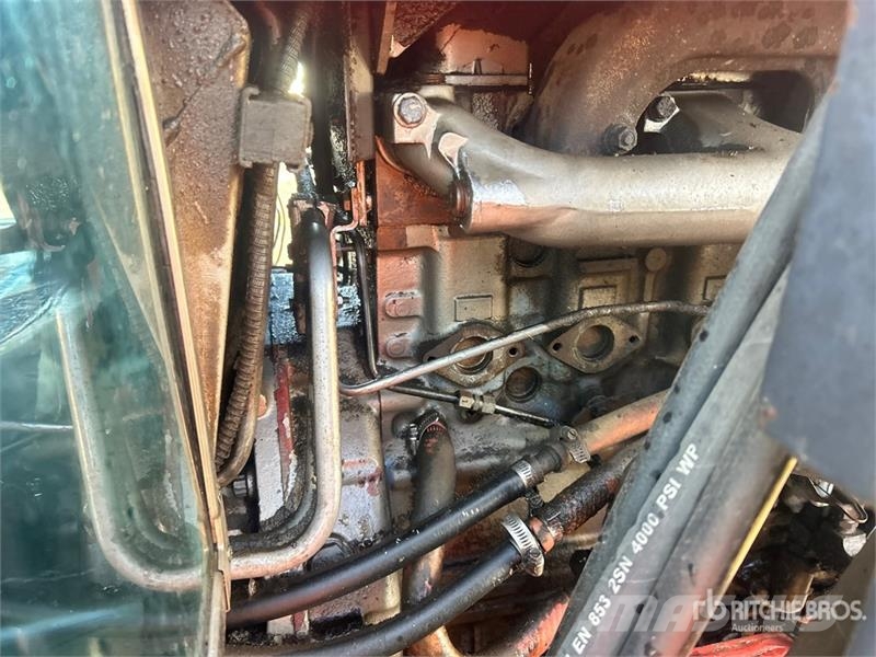 Massey Ferguson 2705 2WD Tractor Tracteur