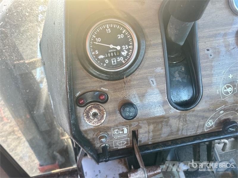 Massey Ferguson 2705 2WD Tractor Tracteur