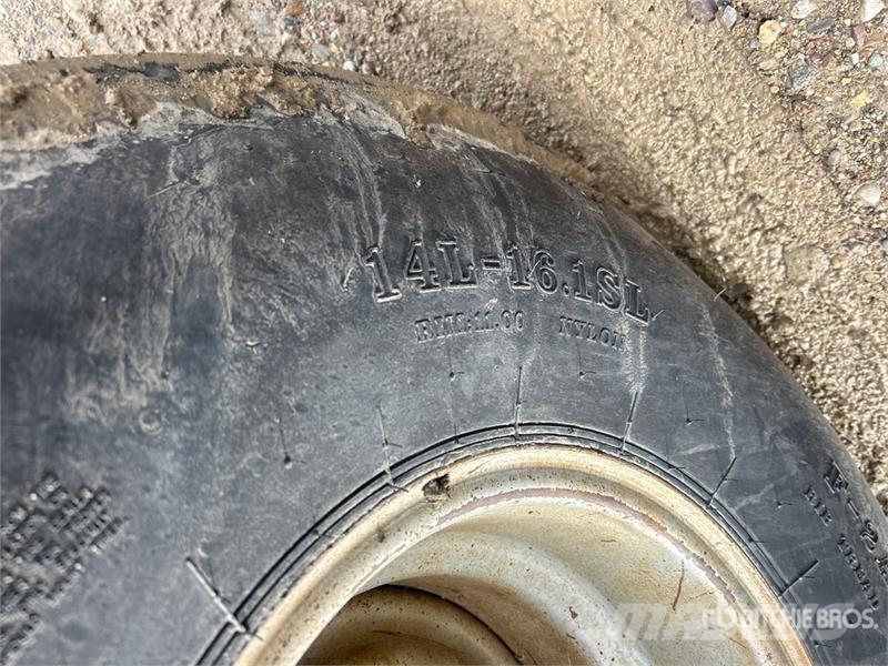 Massey Ferguson 2745 2WD Tractor Τρακτέρ