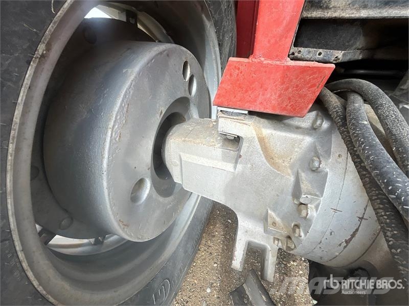 Massey Ferguson 2745 2WD Tractor Τρακτέρ