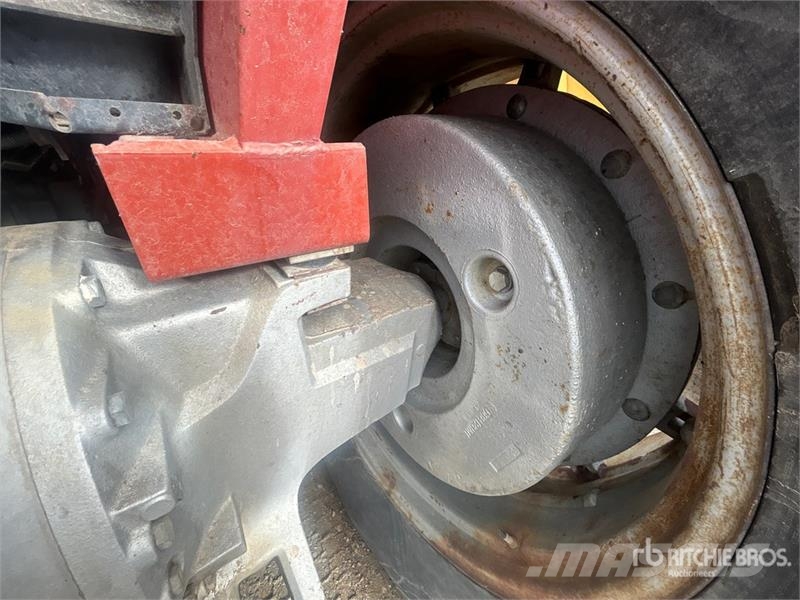 Massey Ferguson 2745 2WD Tractor Τρακτέρ