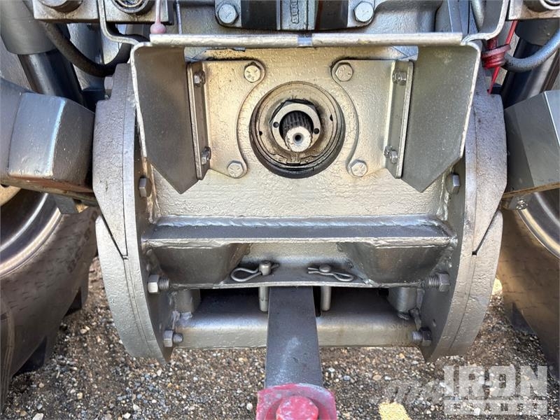 Massey Ferguson 2775 2WD Tractor Traktorit