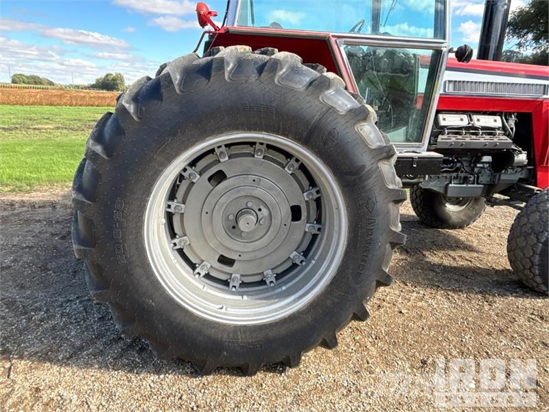 Massey Ferguson 2775 2WD Tractor Traktorit
