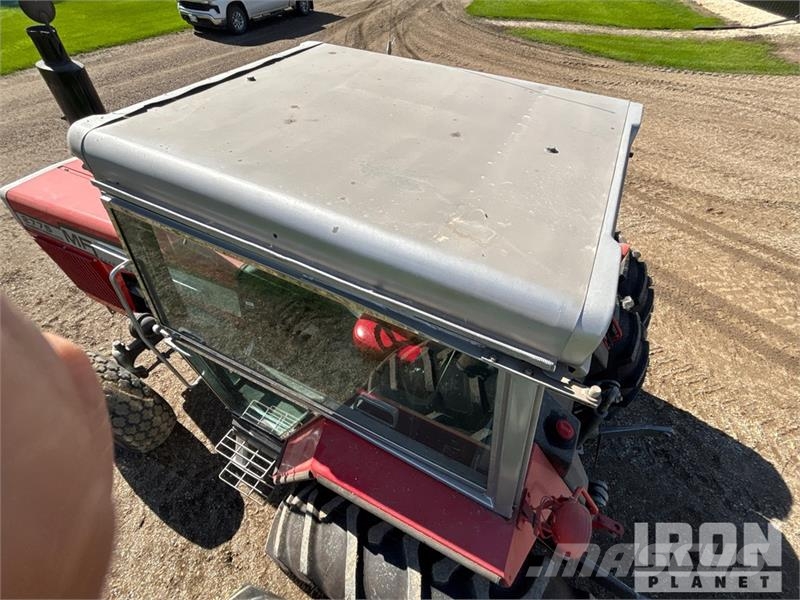 Massey Ferguson 2775 2WD Tractor Traktorit