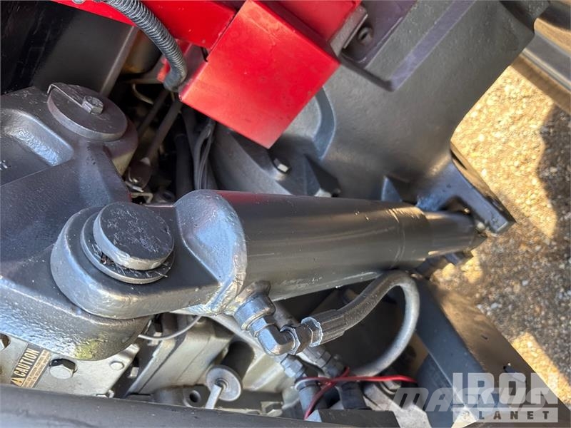 Massey Ferguson 2775 2WD Tractor Traktorit