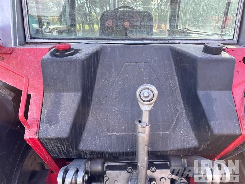 Massey Ferguson 2775 2WD Tractor Traktorit