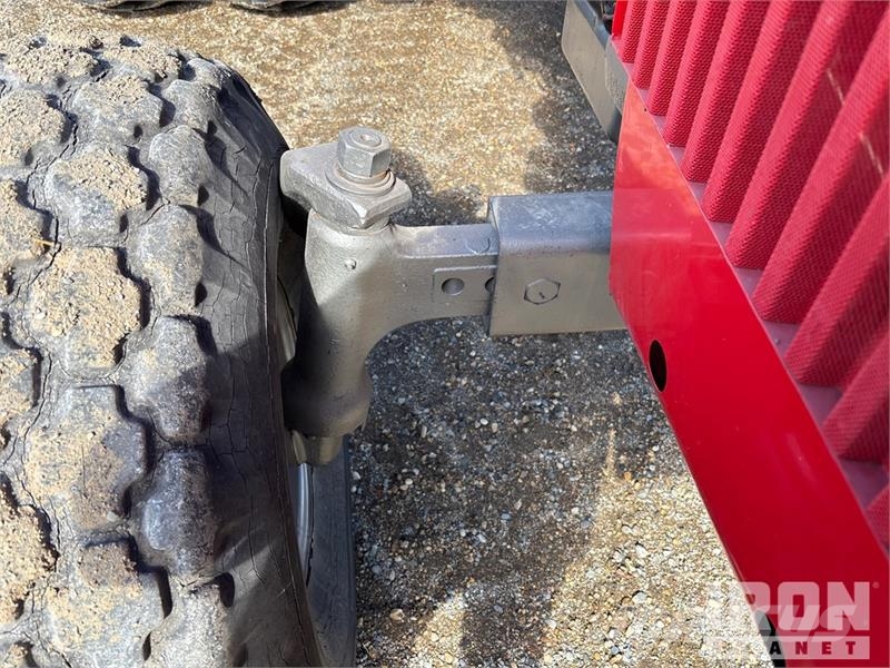 Massey Ferguson 2775 2WD Tractor Traktorit