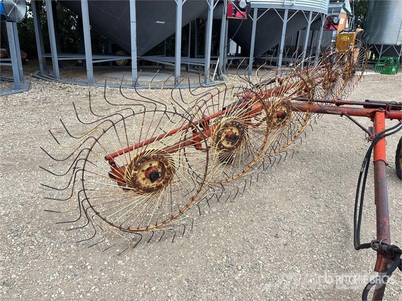 Massey Ferguson 6 Wheel Hay Rake مكابس وميبسات التبن