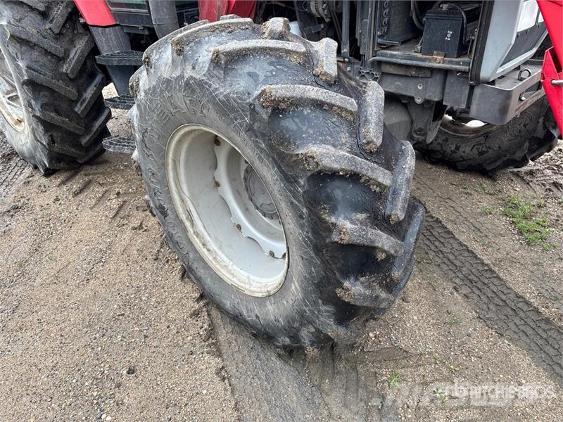 Massey Ferguson 8120 4WD Tractor Traktori