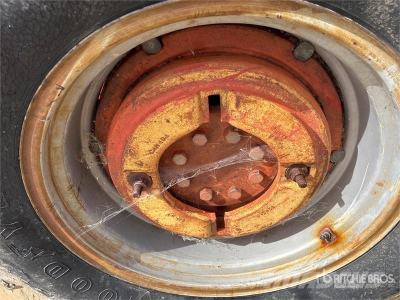 Massey Ferguson 88 2WD Tractor (Inoperable) Τρακτέρ
