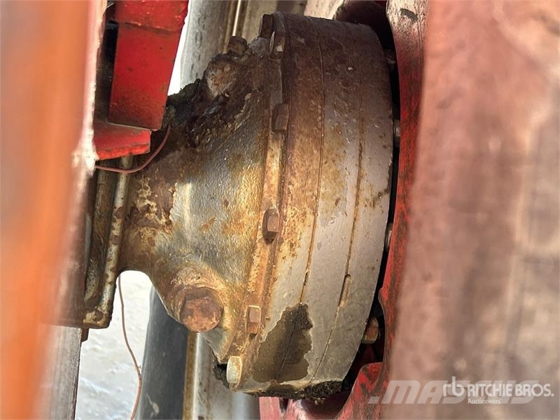 Massey Ferguson 88 2WD Tractor (Inoperable) Τρακτέρ