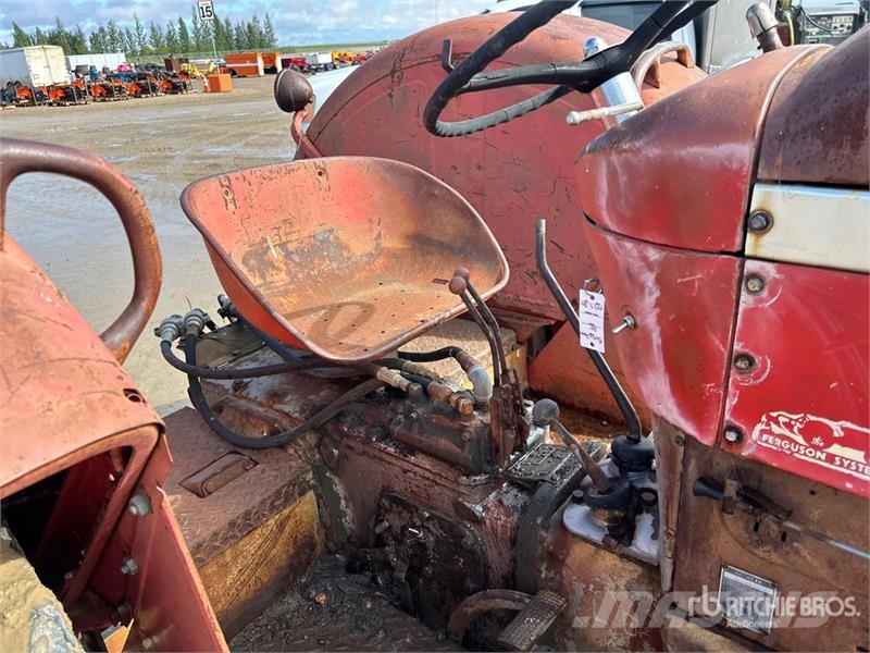 Massey Ferguson 88 2WD Tractor (Inoperable) Τρακτέρ