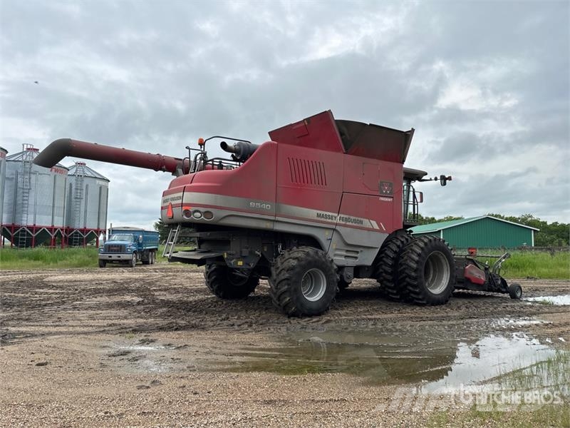 Massey Ferguson 9540 Combine Harvester Kombajni