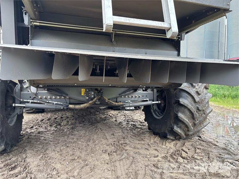 Massey Ferguson 9540 Combine Harvester Kombajni