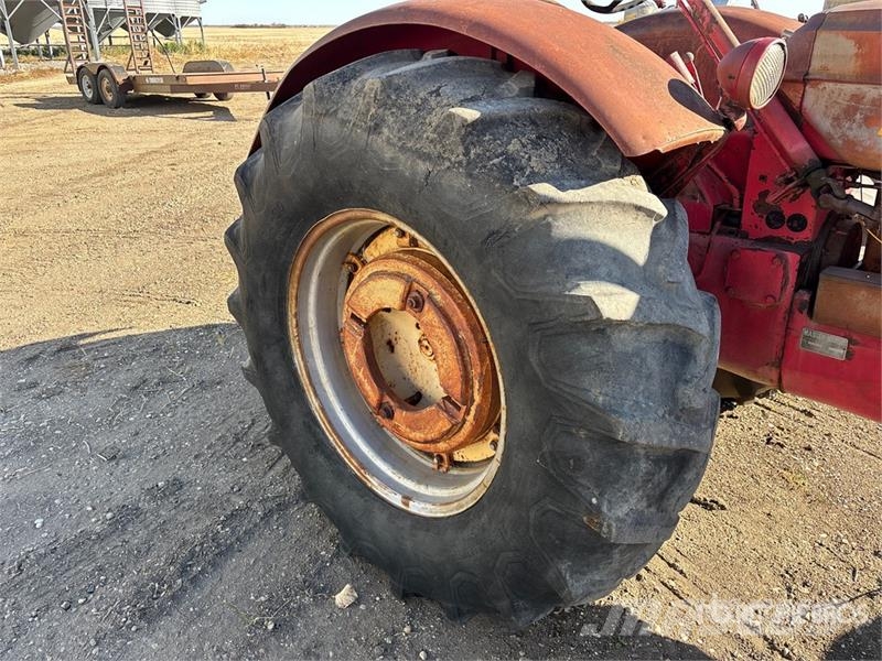  Massey-Harris 444 Antique Tractor Трактори