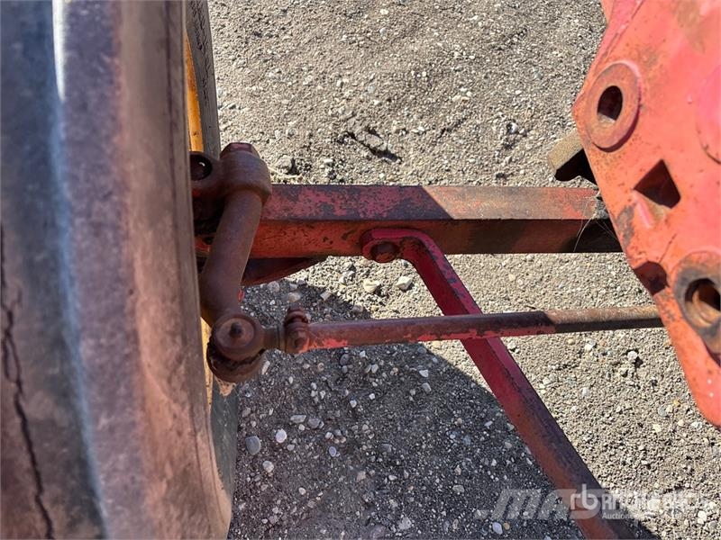  Massey-Harris 444 Antique Tractor Трактори