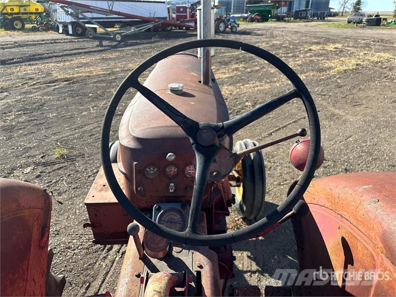  Massey-Harris 444 Antique Tractor Трактори