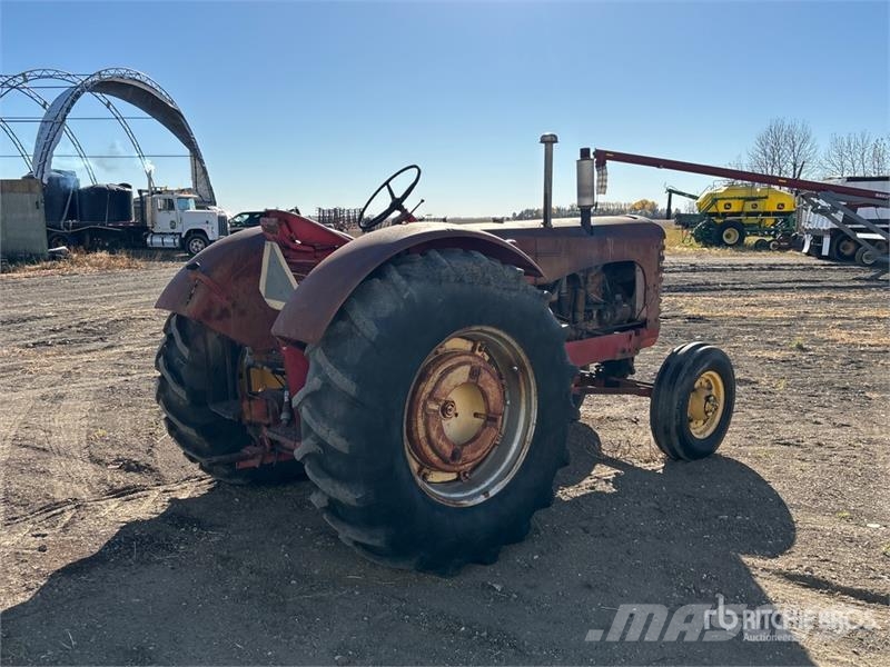  Massey-Harris 444 Antique Tractor Трактори