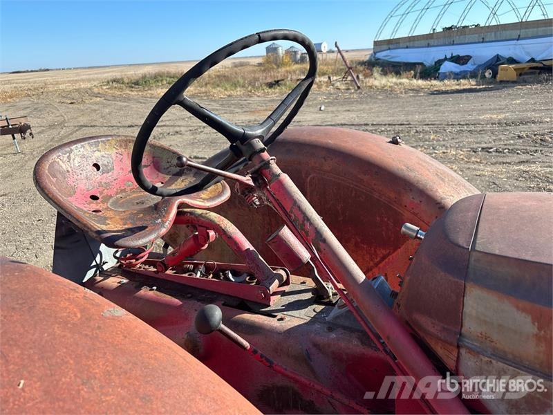  Massey-Harris 444 Antique Tractor Трактори
