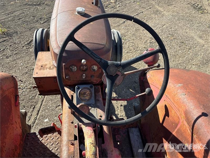  Massey-Harris 444 Antique Tractor Трактори