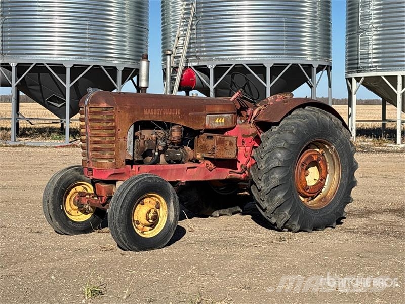  Massey-Harris 444 Antique Tractor Трактори