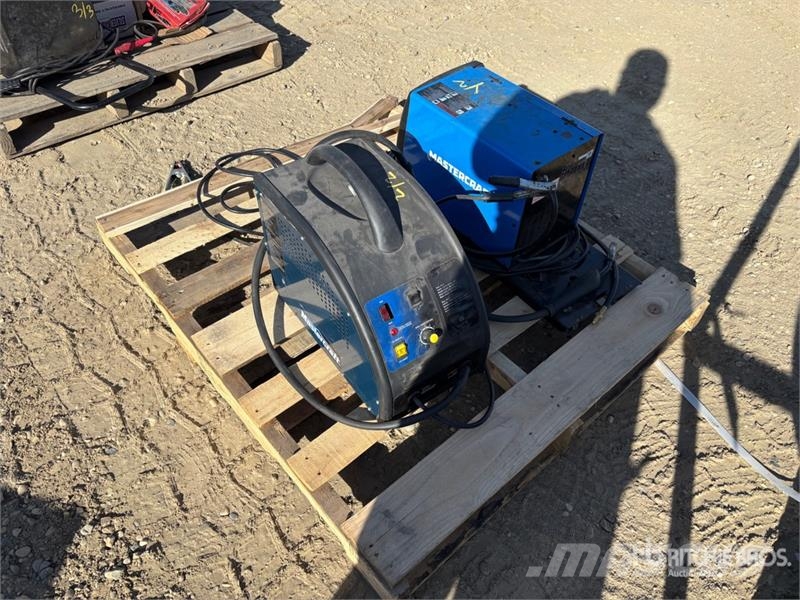 Master Craft of (2) Master Craft Flux Core 88 A MIG Porta ماكينات لحام