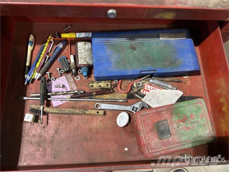 Master Craft of (2) Master Craft Tool Box Muut koneet