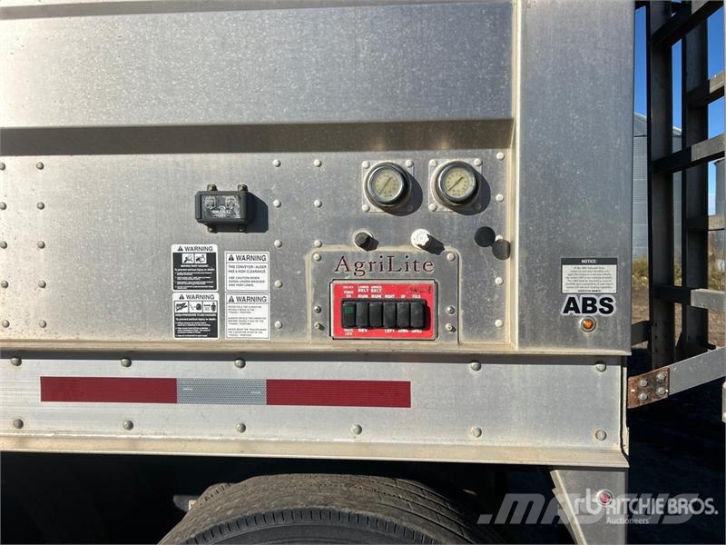 Maurer Manufacturing 48 ft Tri/A Grain Trailer Obilné návesy